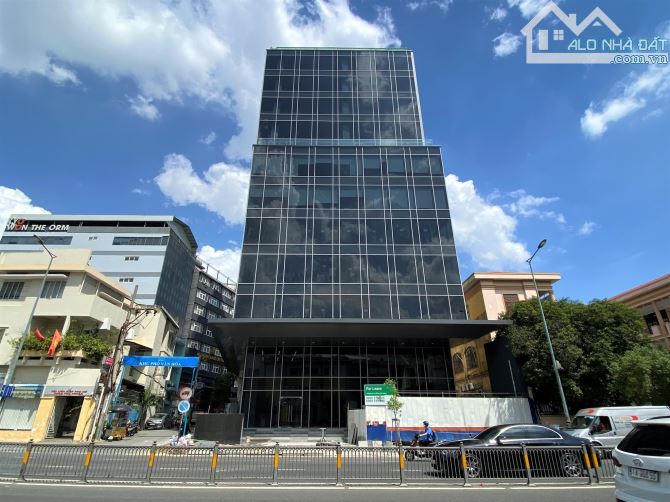 Bán toà nhà Mặt tiền Quận 1, 21x35m, Hầm 10 Tầng, HĐT: 1 Tỷ/tháng - giá nhỉnh 200 tỷ