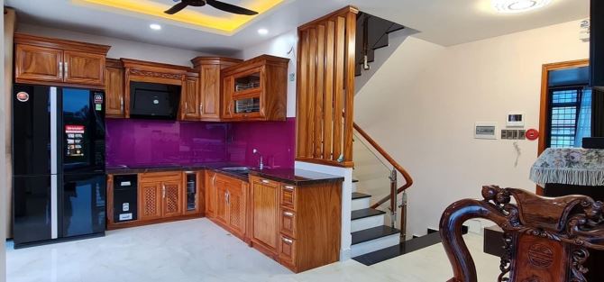 Đi định cư bán nhà 4 lầu, căn góc Đào Sư Tích Phước Kiển tặng full nội thấtn