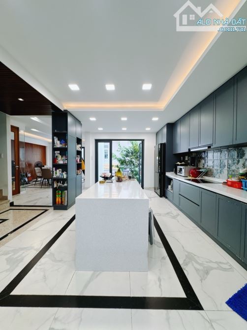 Biệt thự- Nguyễn Thông - Q3 - DT: 7.7/8.25*12m- 29 tỷ