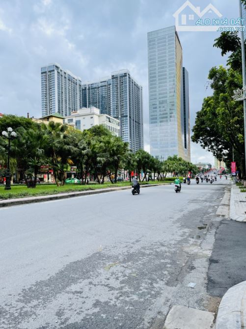 Cần bán nhà mặt phố Liễu Giai - Vị trí đẹp nhất phố, 110m2 giá cực tốt