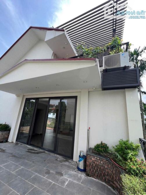 Bán thao Biệt Thự Ngọc Thuỵ 315mx4 tầng,mt14m - Ô tô tránh - 150tr/m có bớt - 10
