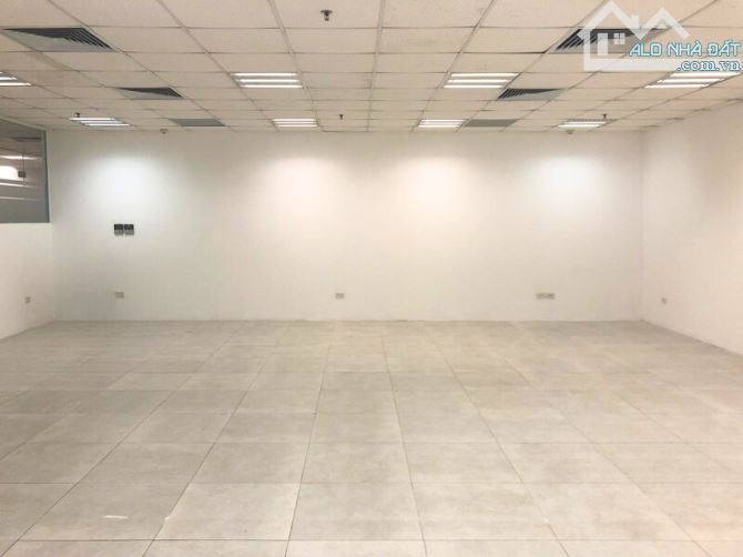 Cho thuê văn phòng tòa nhà Star Tower DT 208m2 vị trí giao thông thuận tiện giá ưu đãi - 1
