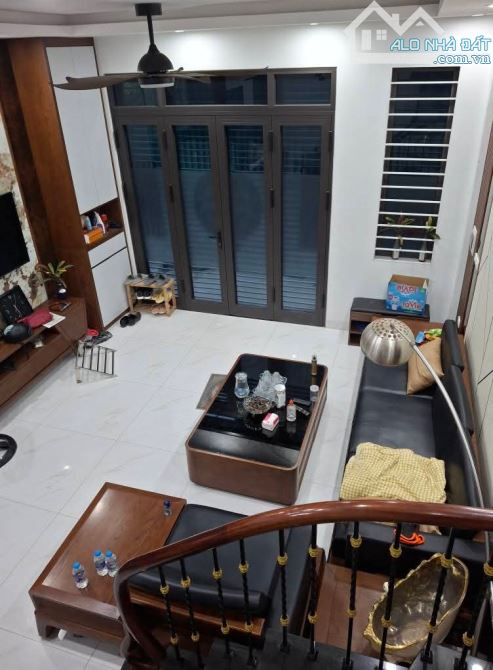 Chỉ 10m Ra Mặt Phố, Nhà Phố Bờ Sông Sét, 36m2, 5 Tầng, MT:4.7m, Giá 7.85 Tỷ. - 1