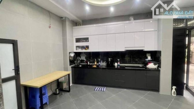 NHÀ KIM ĐỒNG 62m2- PHÂN LÔ ÔTÔ VÀO NHÀ - GẦN PHỐ - NHÀ MỚI ĐẸP CÓ THANG MÁY - Ở, VĂN PHÒNG - 1