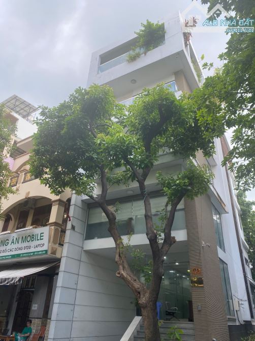 Bán nhà building mặt tiền đường Hoa Cau, Phú Nhuận. DT: 6*18M. Hầm -  5 tầng. Chỉ: 49 tỷ - 1