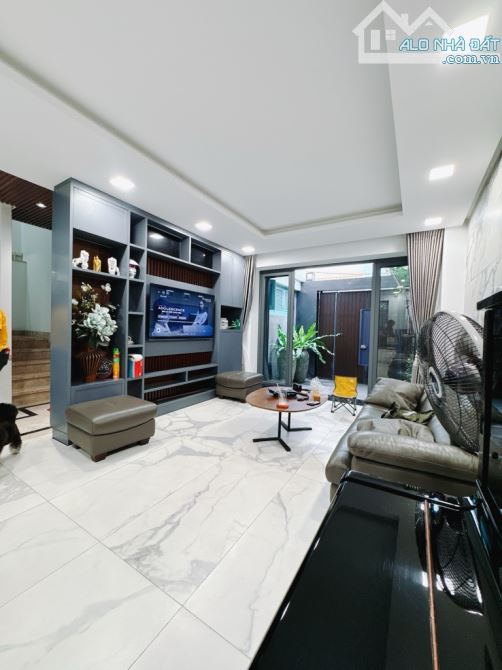 Biệt thự- Nguyễn Thông - Q3 - DT: 7.7/8.25*12m- 29 tỷ - 1