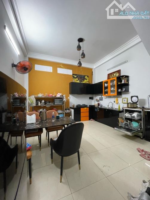 BÁN NHÀ- BÌNH TÂN - HẺM 8M CỰC ĐẸP - 3 TẦNG- 69M2- GIÁ 6,8 TỶ - 1