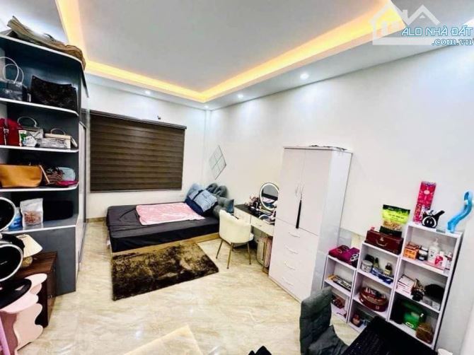 Bán nhà Đức Giang -Long Biên ,5 tầng chỉ việc xách vali ở ngay - 1