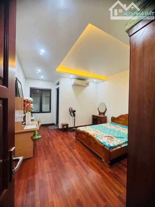Nhà đẹp gốc dân Trung Lực - Đằng Lâm. DT 90m2 x 3.5T Lô Góc - 12