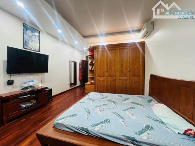 Nhà đẹp gốc dân Trung Lực - Đằng Lâm. DT 90m2 x 3.5T Lô Góc - 2