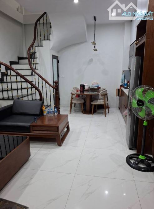 Chỉ 10m Ra Mặt Phố, Nhà Phố Bờ Sông Sét, 36m2, 5 Tầng, MT:4.7m, Giá 7.85 Tỷ. - 2