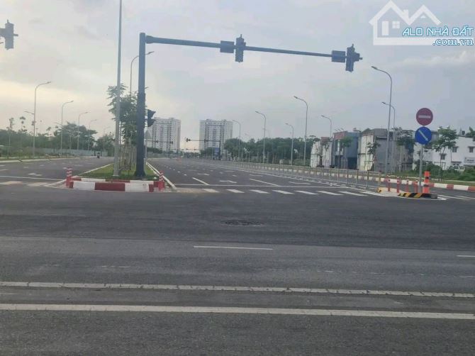Bán lô đất 630m2 mặt tiền Đường Dương Thị Giang, Q12, giá 60 tỷ tl - 2
