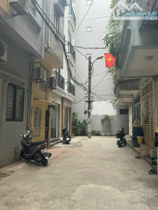 Cần bán nhà Ngoc Thuỵ Long Biên 5 tầng ô tô đỗ cửa - 2