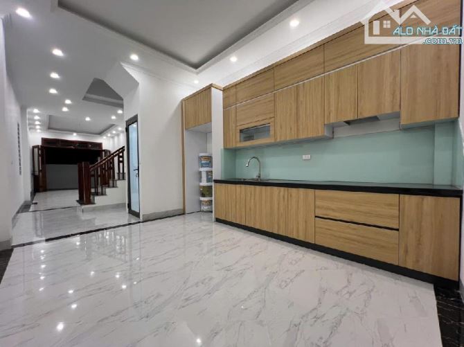 Cần bán nhà phố Trạm Long Biên chỉ 8.6 tỷ, 83m², 4 tầng, 5 ngủ, Ô tô gần - 2