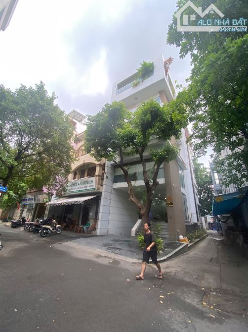 Bán nhà building mặt tiền đường Hoa Cau, Phú Nhuận. DT: 6*18M. Hầm -  5 tầng. Chỉ: 49 tỷ - 2