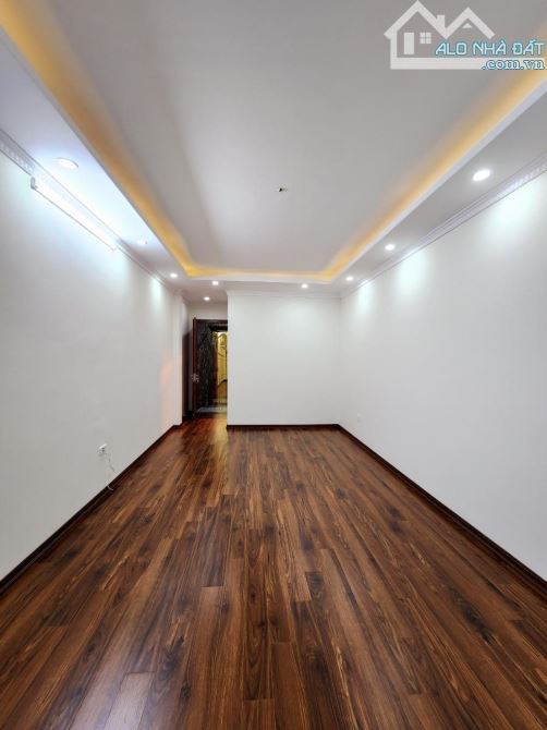 Hàng hót Thanh Nhàn - 40m x 6T - thang máy - 30 bước chân ra phố - nhà mới - dân trí cao - 2