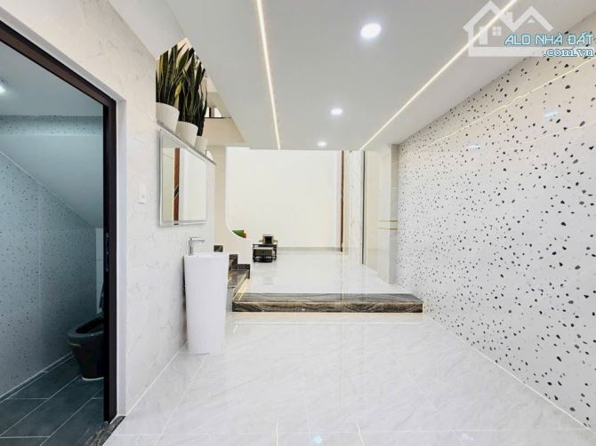 52M2, NHÀ PHỐ  HIỆN ĐẠI - 5 TẦNG, FULL NỘI THẤT - HẺM XE HƠI NGỦ TRONG NHÀ, GIÁ 7.4 - 2