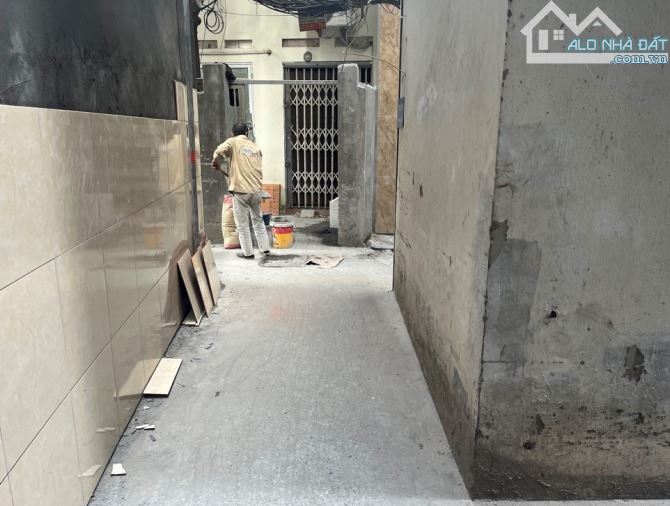 Bán đất Lĩnh Nam vị trí đắc địa, ngõ thông tứ tung, sát phố, dt 45m2, mt 7m, giá 7.9 tỷ