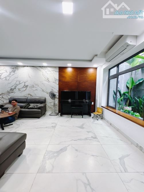 Biệt thự- Nguyễn Thông - Q3 - DT: 7.7/8.25*12m- 29 tỷ - 2