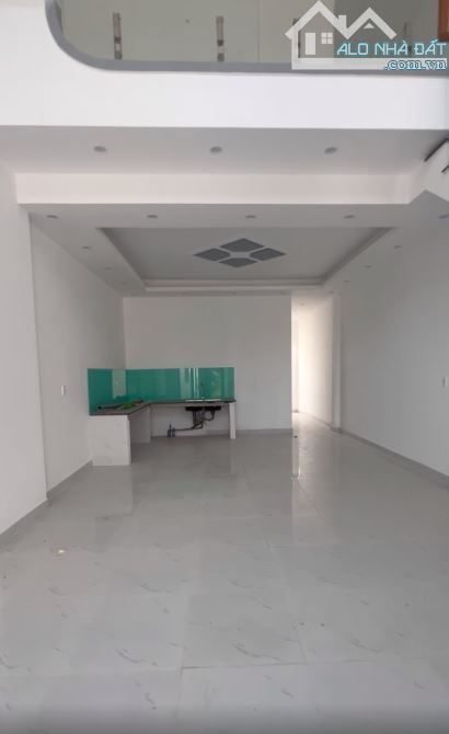 Nhà mới xây đẹp, kiên cố, rộng rãi đầy đủ công năng 3PN giá 1ty950 - 3