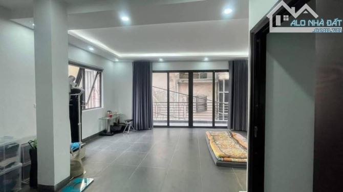 NHÀ KIM ĐỒNG 62m2- PHÂN LÔ ÔTÔ VÀO NHÀ - GẦN PHỐ - NHÀ MỚI ĐẸP CÓ THANG MÁY - Ở, VĂN PHÒNG - 3