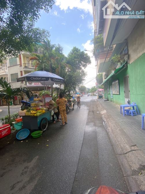 Bán nhà building mặt tiền đường Hoa Cau, Phú Nhuận. DT: 6*18M. Hầm -  5 tầng. Chỉ: 49 tỷ - 3