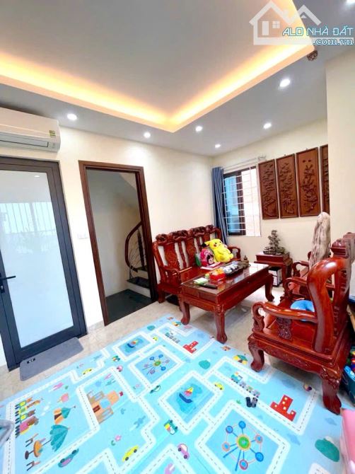 BÁN NHÀ NGỌC THỤY - 35M², 5 TẦNG, MT 4M, LÔ GÓC, Ô TÔ 7 CHỖ ĐỖ CỬA - GIÁ HƠN 5 TỶ - 3