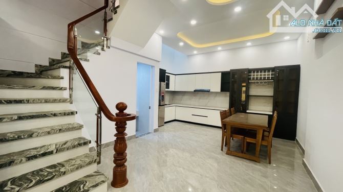 Bán gấp nhà 4 tầng ngang 5.4x15m tại Cách Mạng Tháng 8 Quận 3 - 3