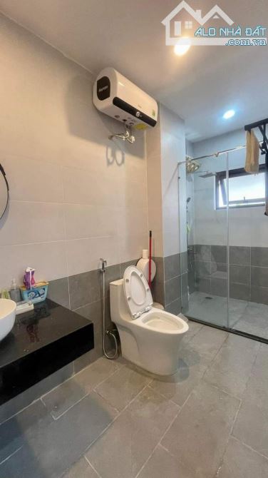 NHÀ KIM ĐỒNG 62m2- PHÂN LÔ ÔTÔ VÀO NHÀ - GẦN PHỐ - NHÀ MỚI ĐẸP CÓ THANG MÁY - Ở, VĂN PHÒNG - 4