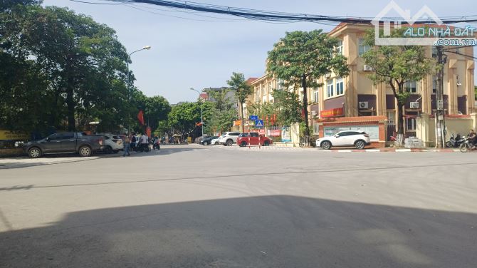 Bán nhà Phú Thượng Tây Hồ 160m lô góc ô tô 7 chỗ vào nhà giá 32 tỷ - 4