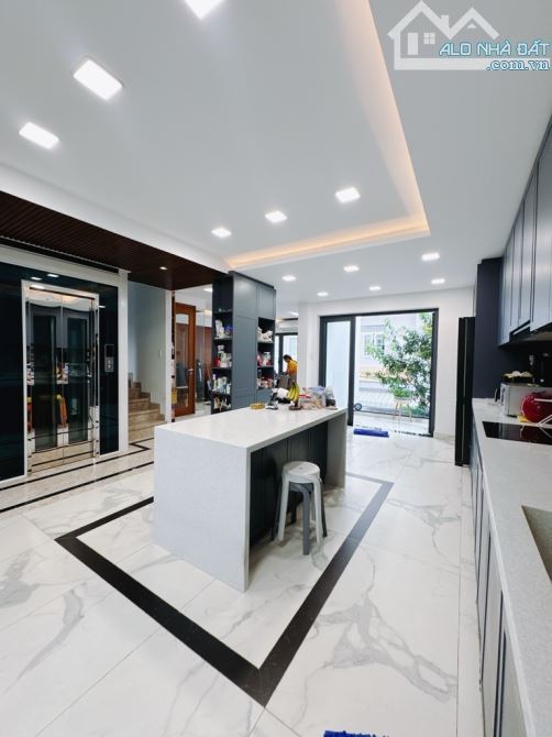 Biệt thự- Nguyễn Thông - Q3 - DT: 7.7/8.25*12m- 29 tỷ - 4