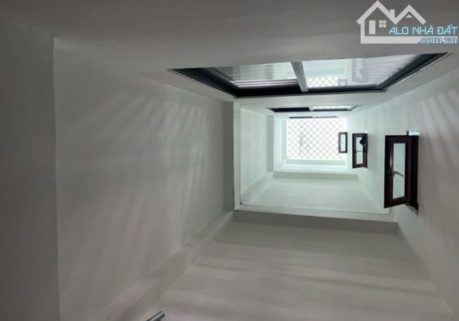 BÁN NHÀ 4 TẦNG - HẺM XE HƠI - 60M2 - NGAY HOÀNG DIỆU 2 - LINH CHIỂU - GIÁ 10 TỶ ! - 6