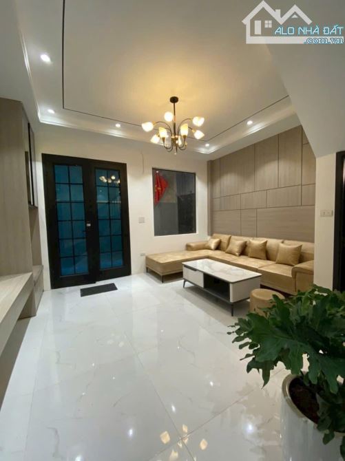 BÁN NHÀ QUAN HOA - CẦU GIẤY - 40M² - 4 TẦNG - MẶT TIỀN 5.1M - CÁCH PHỐ 20M - GIA 9.9 TỶ. - 7