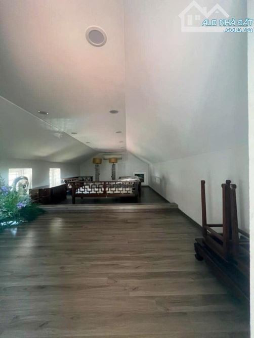 Bán thao Biệt Thự Ngọc Thuỵ 315mx4 tầng,mt14m - Ô tô tránh - 150tr/m có bớt - 9