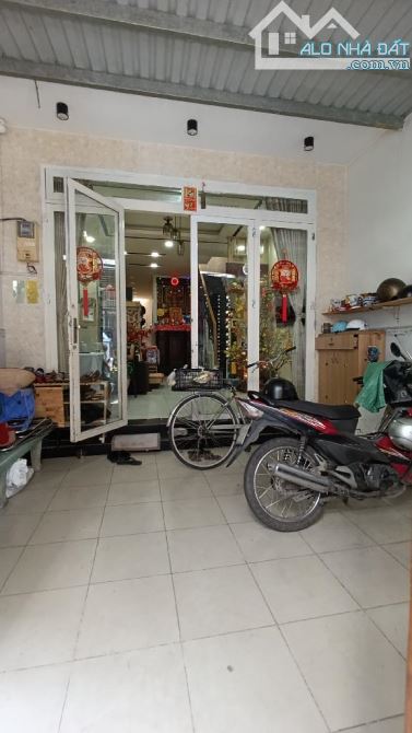 quận 8 ,4 tầng ,ngang hơn 4m ,nhỉnh 8,x