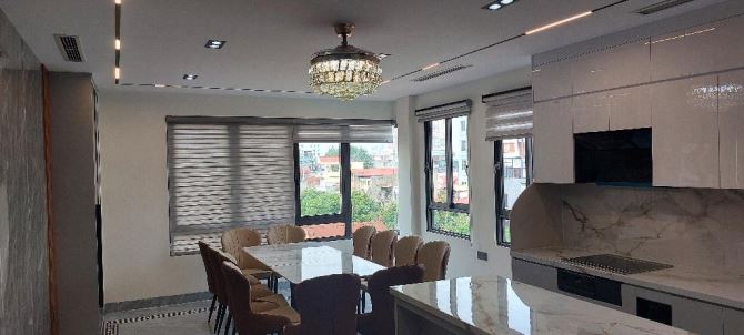 Bán nhà Liễu Giai, hàng xóm Lotte, DT 38m2, MT 6.2m, lô góc, nhà mới, thang máy, 11 tỷ 4