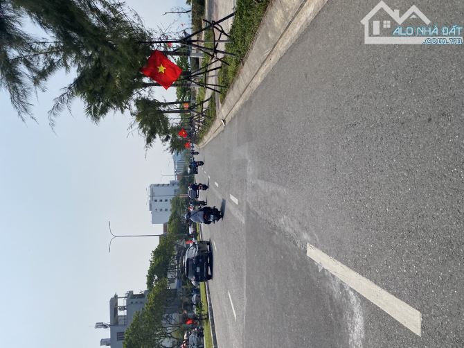Đất 100m kẹt góc đẹp đường 7.5m sát Hoàng Thị Loan, Hoà Minh giá 4.5 tỷ đầu tư