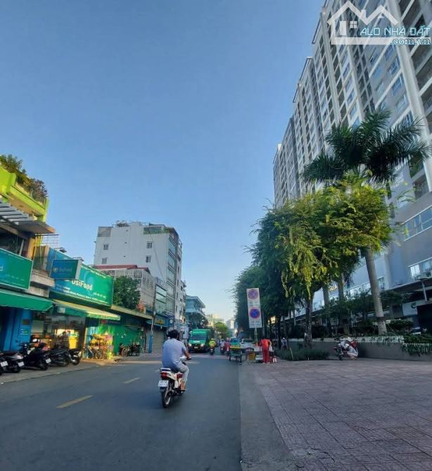BÁN NHÀ NGUYỄN KHOÁI, QUẬN 4, MẶT TIỀN HKD, 79M2, 5.5x15, CHỈ 5.X TỶ