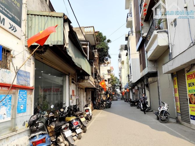 Mảnh đất đẹp Hoàng Mai, hiếm có ô tô tránh qua cổng, Giải Phóng 20m DT 29m2 chào 5.3 tỷ