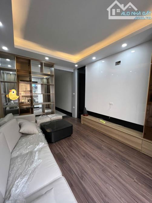 BÁN NHÀ ĐẸP THANG MÁY PHỐ NGUYỄN CHÍNH 48 M2X 5T Ô TÔ TRÁNH 14,5 TỶ