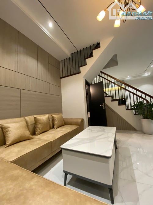 BÁN NHÀ NGÕ 111 QUAN HOA: DT 40M2, 5 TẦNG, 7 PHÒNG , FULL NỘI THẤT, GIÁ 9.8 TỶ