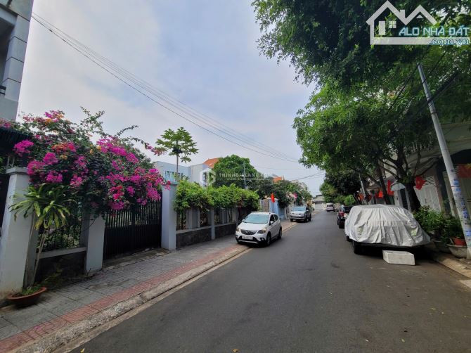 Bán biệt thự sân vườn khu nội bộ đường Phan Đăng Lưu Phường 3, 608m2 ngang 14m