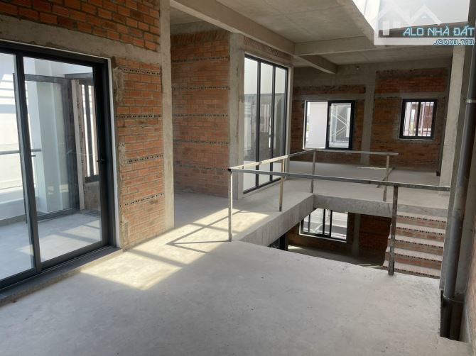 Bán nhà 3 tầng 100m2 KĐT Đông Tăng Long sổ hồng riêng giá 8 tỷ quá rẻ hoàn công đầy đủ