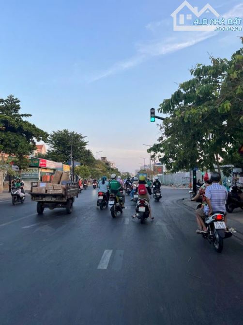 MẶT TIỀN KHUÔNG VIỆT, KINH DOANH ĐỈNH, 12 tỷ , HẺM SAU NHÀ 6M, 2 TẦNG