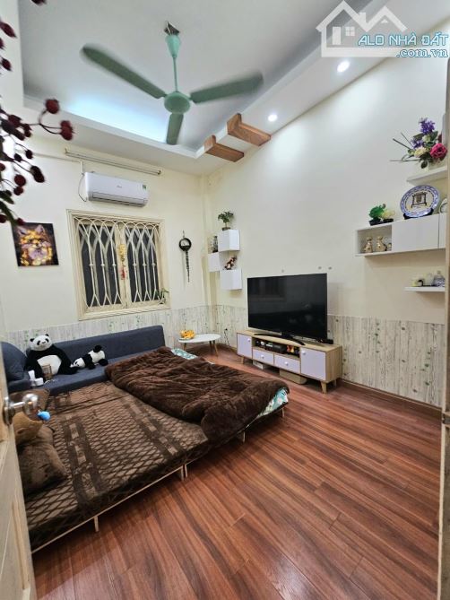 Nhà phố Thái Thịnh – Ô tô đỗ cửa – Lô góc – Kinh doanh – 46m2 – 5 tầng – 13.2 tỉ