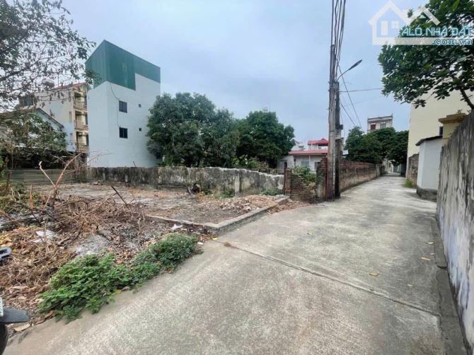 Bán 89m2 Xóm 4 Hải Bối 50m ra trục chính làng, đường sắp trải nhựa.