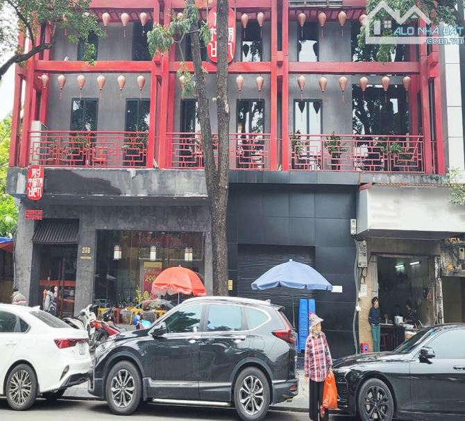 Bán Nhà Mặt Phố Phan Huy Chú, Hai Bà Trưng, DT 390m2 x 4T, MT:11m, Giá Rẻ.