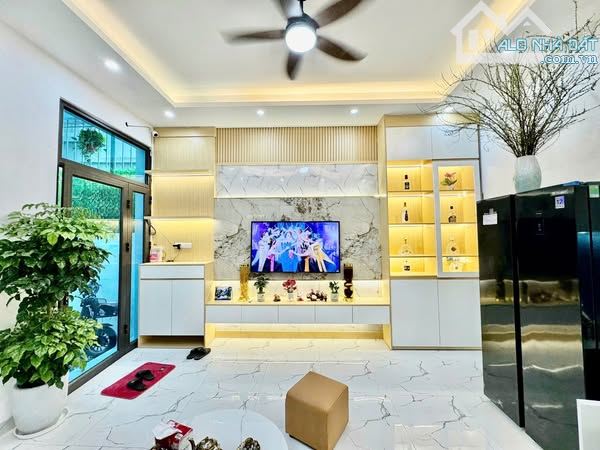 Cực hiếm nhà đẹp Hoàng Mai – mặt ngõ ô tô – 2 thoáng – 42m2, nhỉnh 5 tỷ.