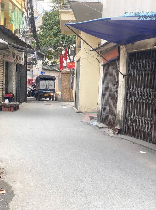 Ngay Hồ Đền Lừ - 5 M ra ô tô - Nhà dân mới kính kong - Full nội thất - Ở ngay.