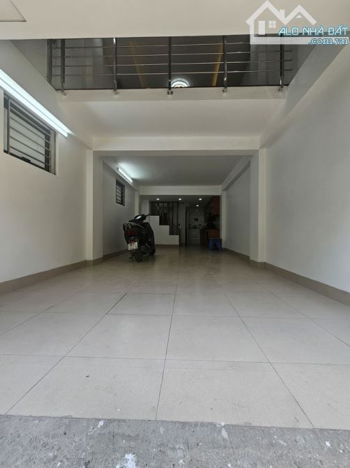 Bán Nhà Lô Góc Nguyễn Văn Linh, Thạch Bàn 37m2, 6 Tầng Ôtô 7 Chỗ Vào Nhà, Giá 7,4 Tỷ - 1